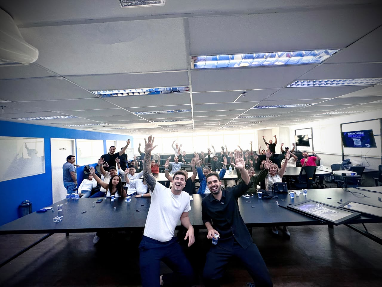 Turma do TG Marketplace Day comemorando ao final do evento presencial